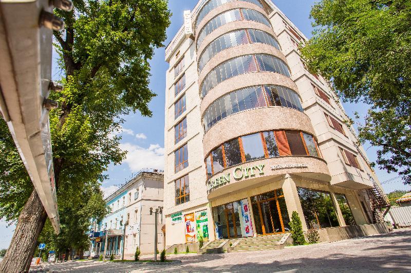 Green City Hotel Bisjkek Buitenkant foto