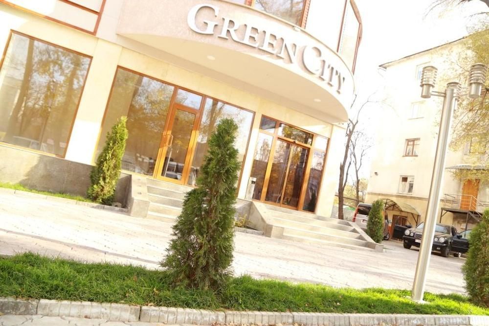 Green City Hotel Bisjkek Buitenkant foto