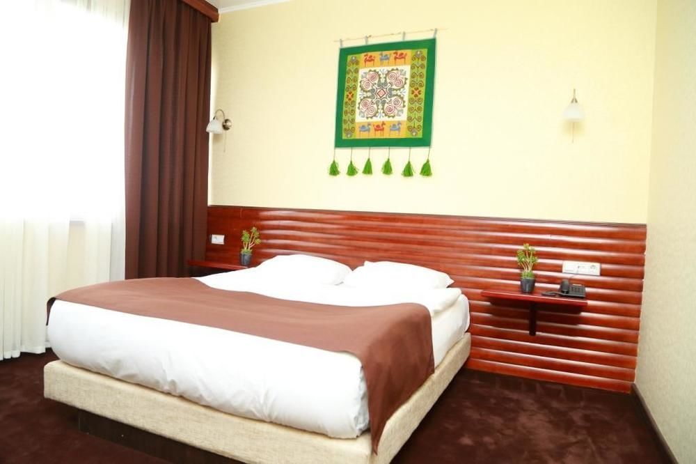 Green City Hotel Bisjkek Buitenkant foto