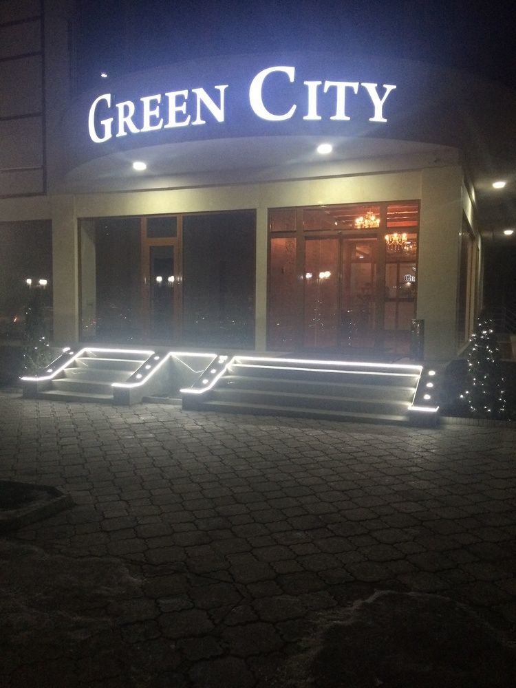Green City Hotel Bisjkek Buitenkant foto